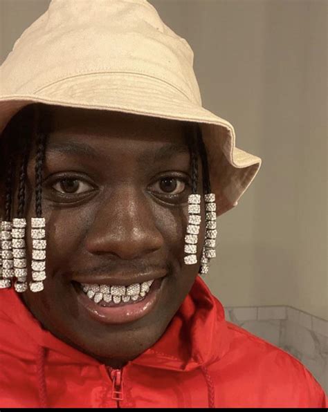 lil yachty diamond beads - Lil Yachty got the diamond beads .